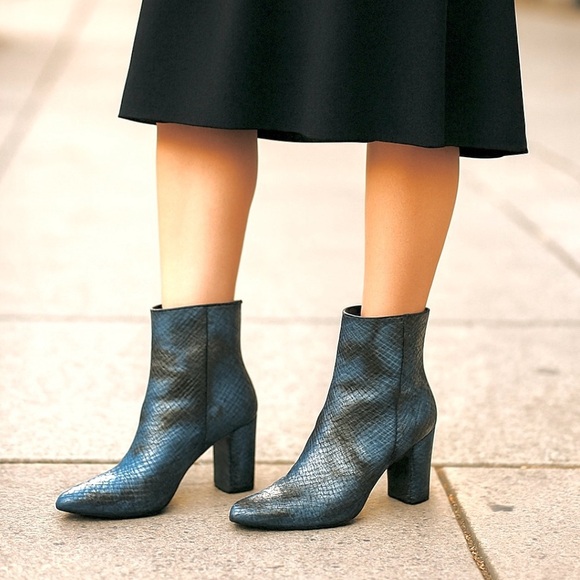 Anthropologie‎ Chio Blue Snake Print Ankle Boot Booties, Size 40 - Picture 2 of 11